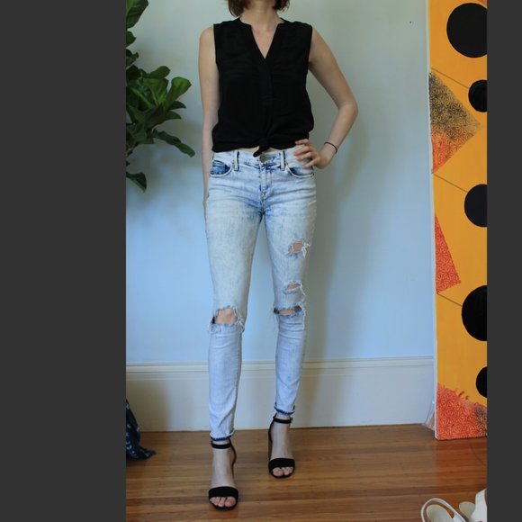 Express Mia Mid-Rise Acid Wash Distressed Jeans - Picture 1 of 8